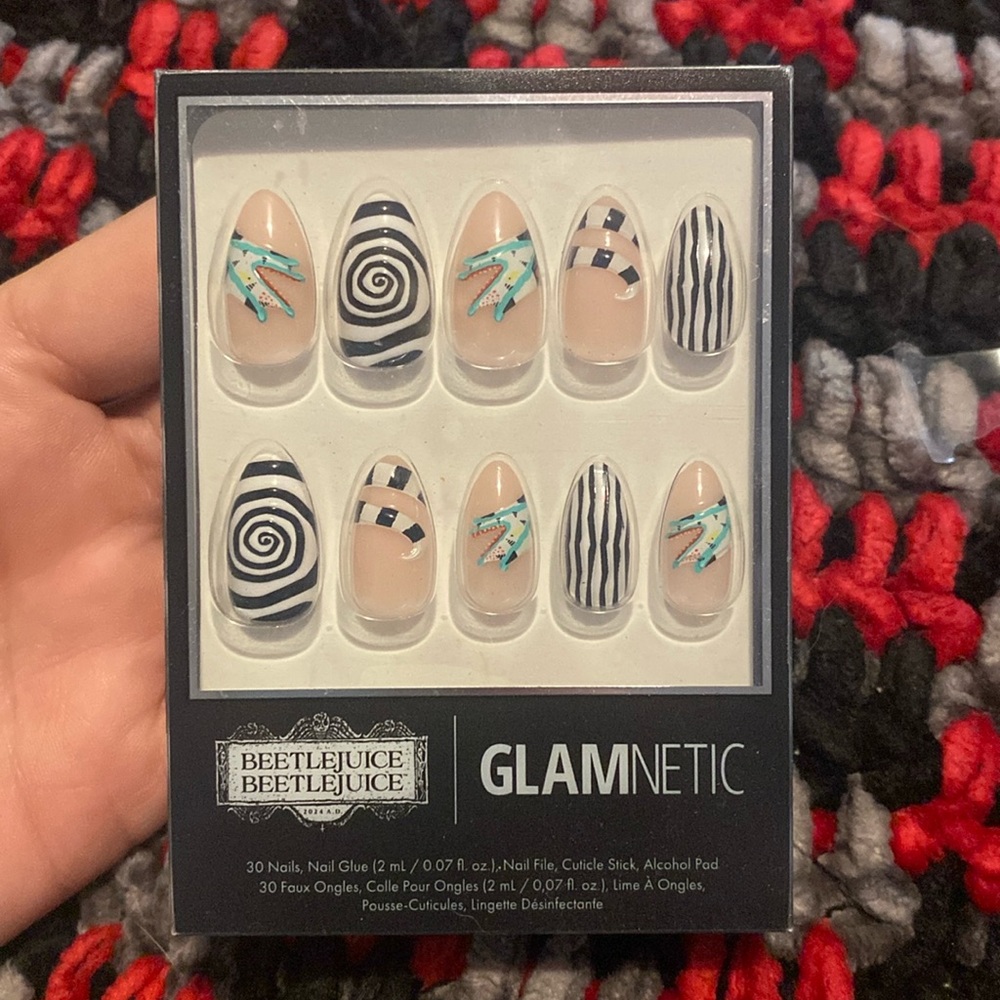 Beetlejuice Beetlejuice™ x Glamnetic Press On Nails